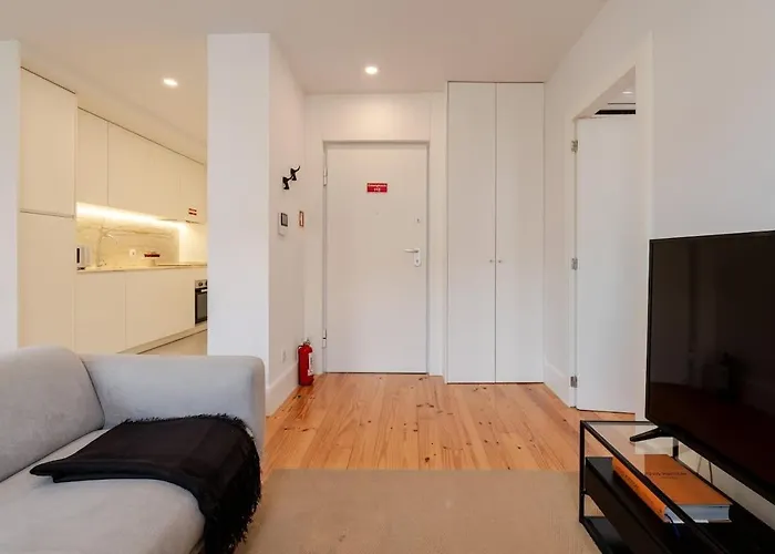 Bright & Characterful By Hostwise Daire *