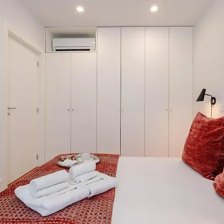 Bright & Characterful By Hostwise *