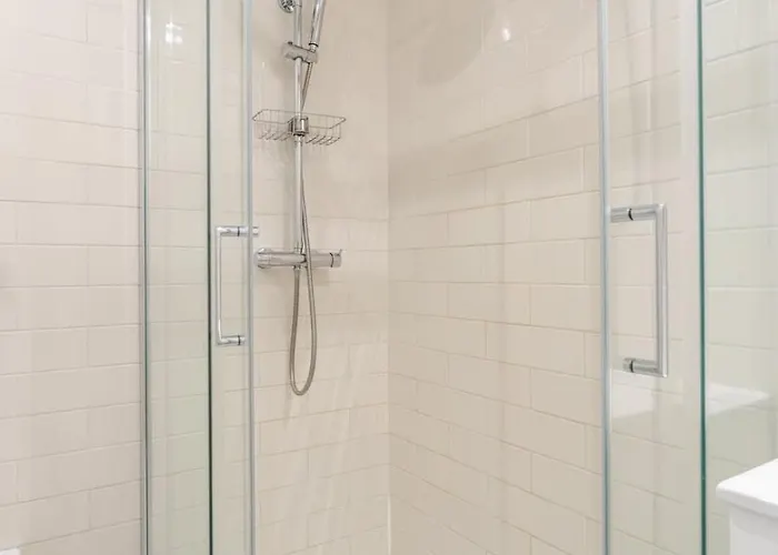 Bright & Characterful By Hostwise