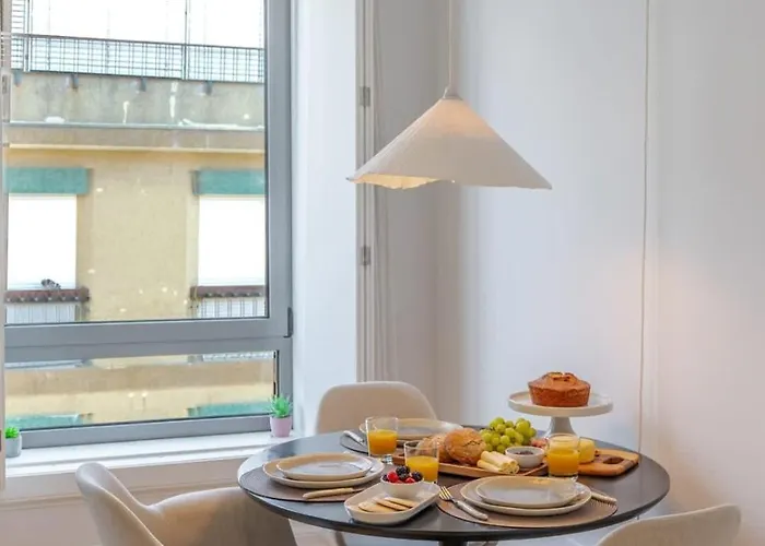 Bright & Characterful By Hostwise